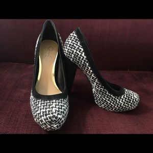 B&W Tweed Jessica Simpson Pumps, size 8.5